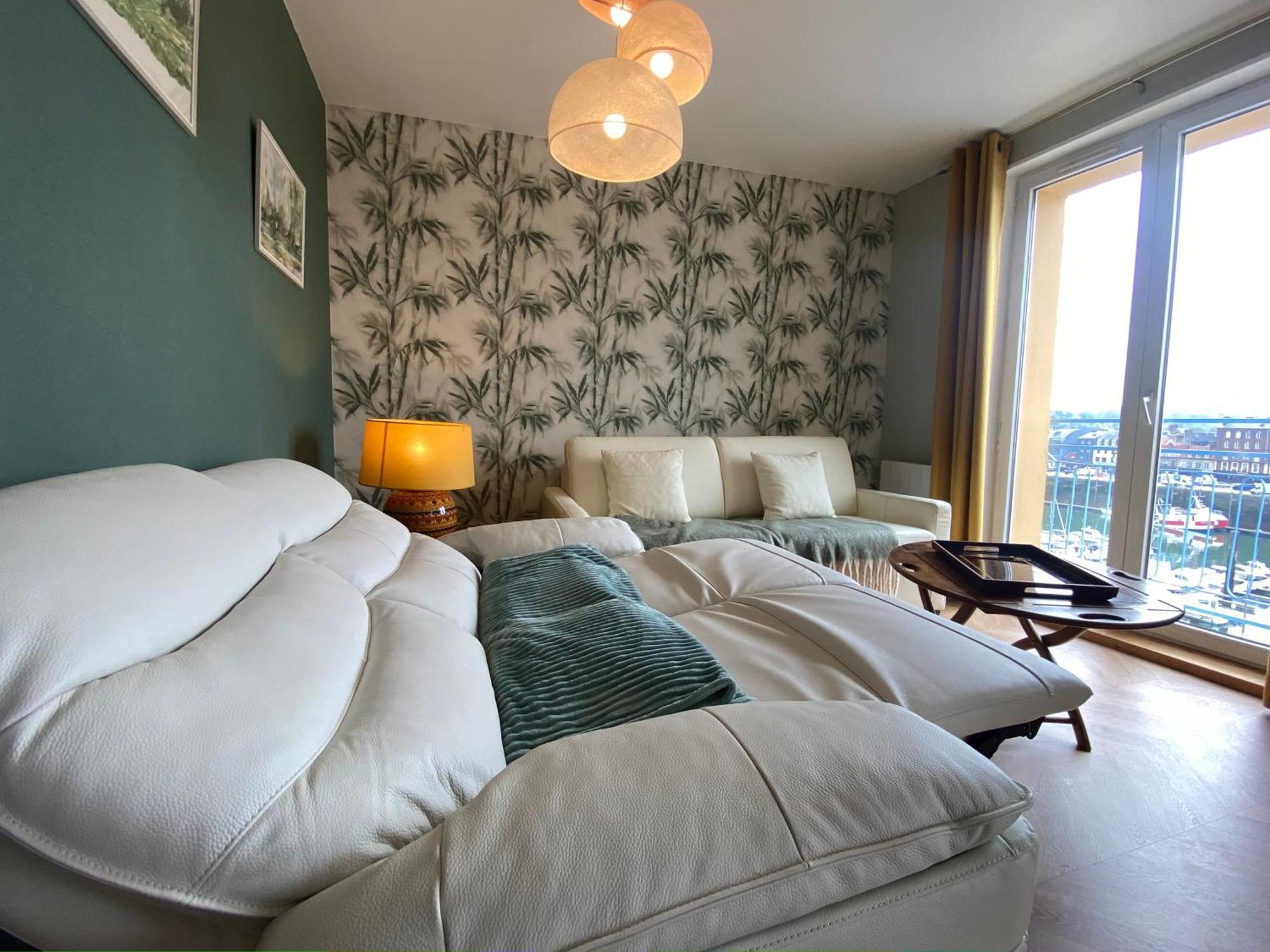 Etablissement 3 Etoiles Avec Ascenseur, 3 Lumineux Vue Port Avec Balcon, 200m De La Mer, Wifi Fibre, Tous Service Inclus *