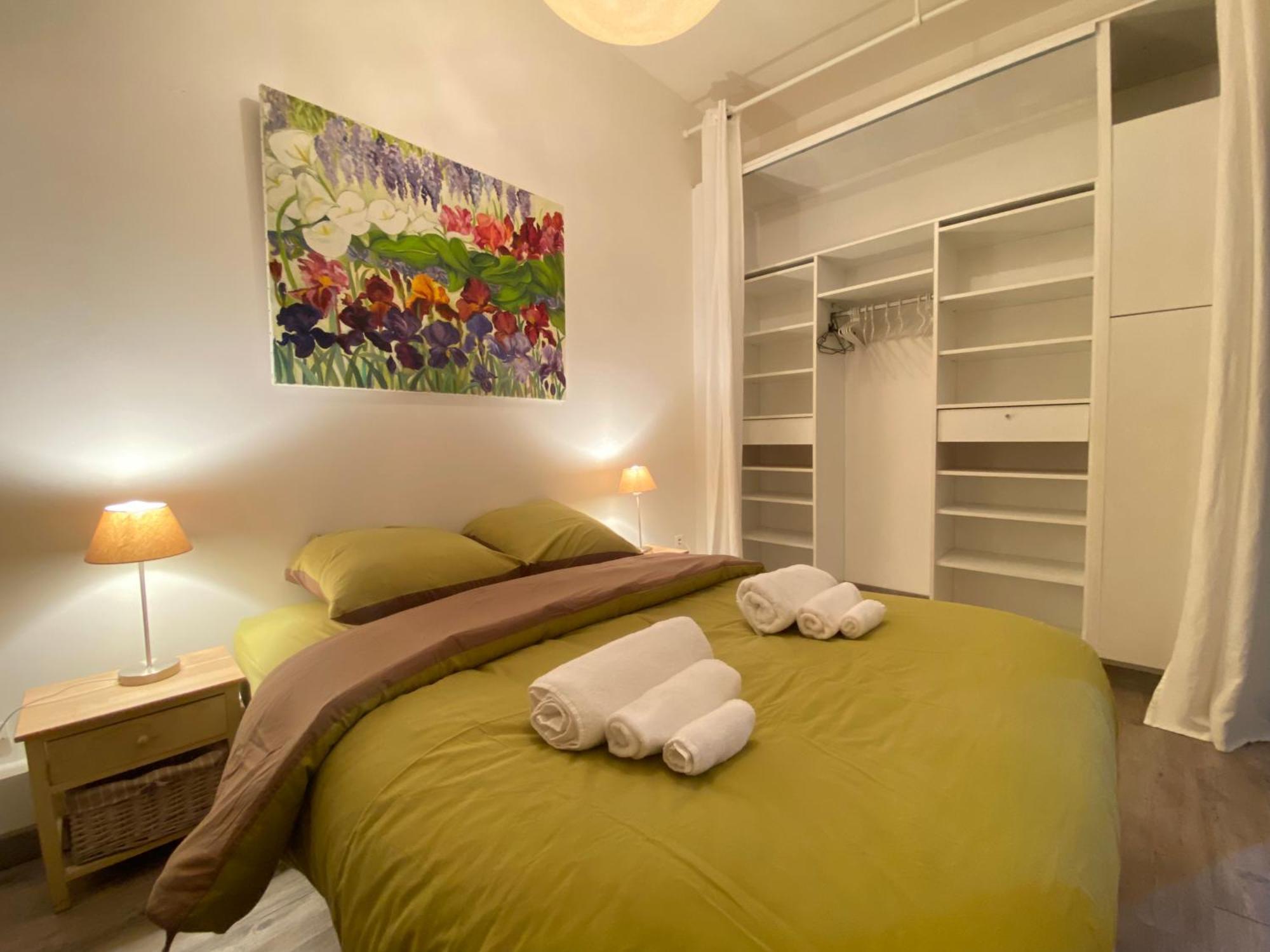 Etablissement 3 Etoiles Avec Ascenseur, 3 Lumineux Vue Port Avec Balcon, 200m De La Mer, Wifi Fibre, Tous Service Inclus