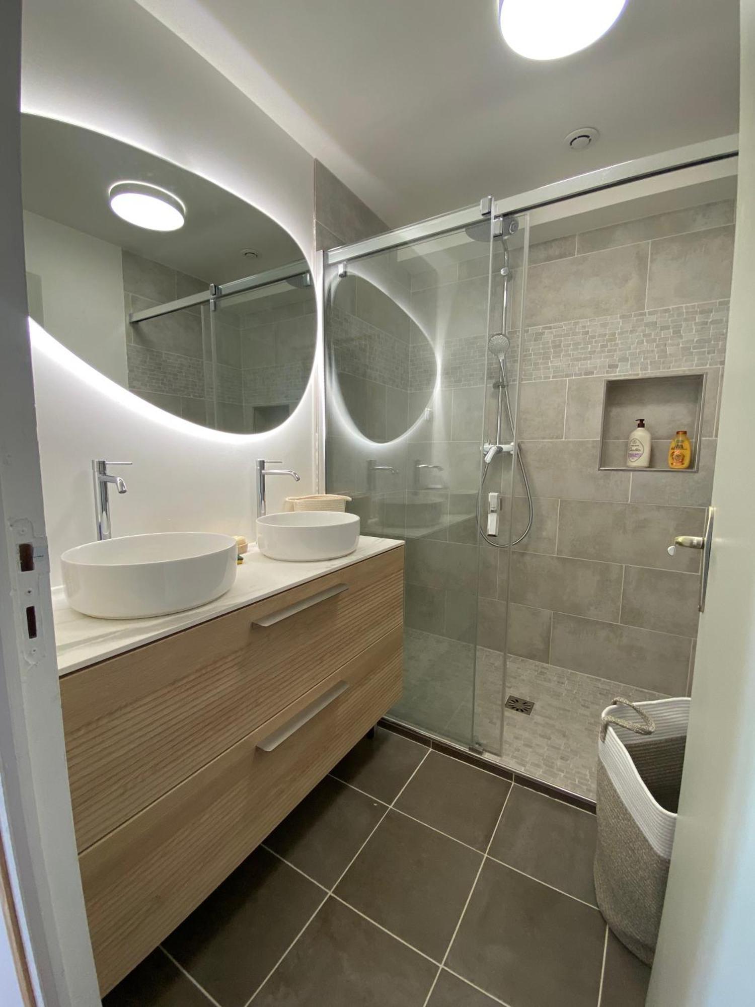 Etablissement 3 Etoiles Avec Ascenseur, 3 Lumineux Vue Port Avec Balcon, 200m De La Mer, Wifi Fibre, Tous Service Inclus *