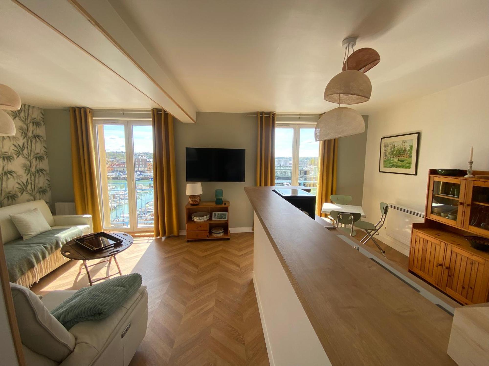 Etablissement 3 Etoiles Avec Ascenseur, 3 Lumineux Vue Port Avec Balcon, 200m De La Mer, Wifi Fibre, Tous Service Inclus *