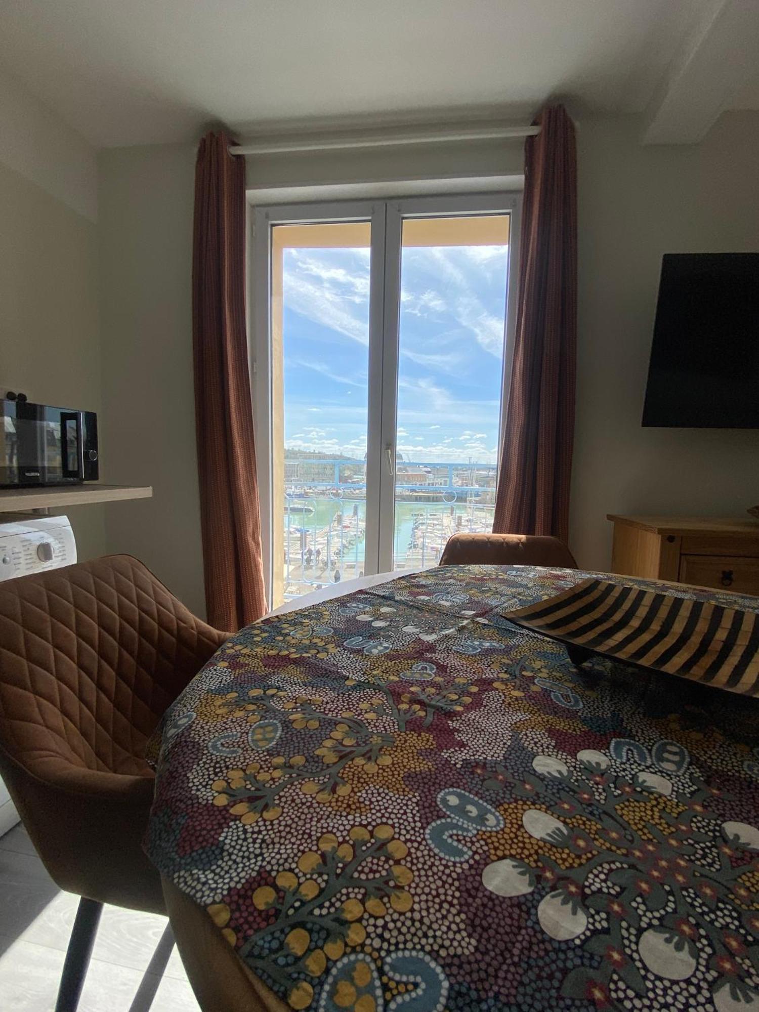 Etablissement 3 Etoiles Avec Ascenseur, 3 Lumineux Vue Port Avec Balcon, 200m De La Mer, Wifi Fibre, Tous Service Inclus Dieppe