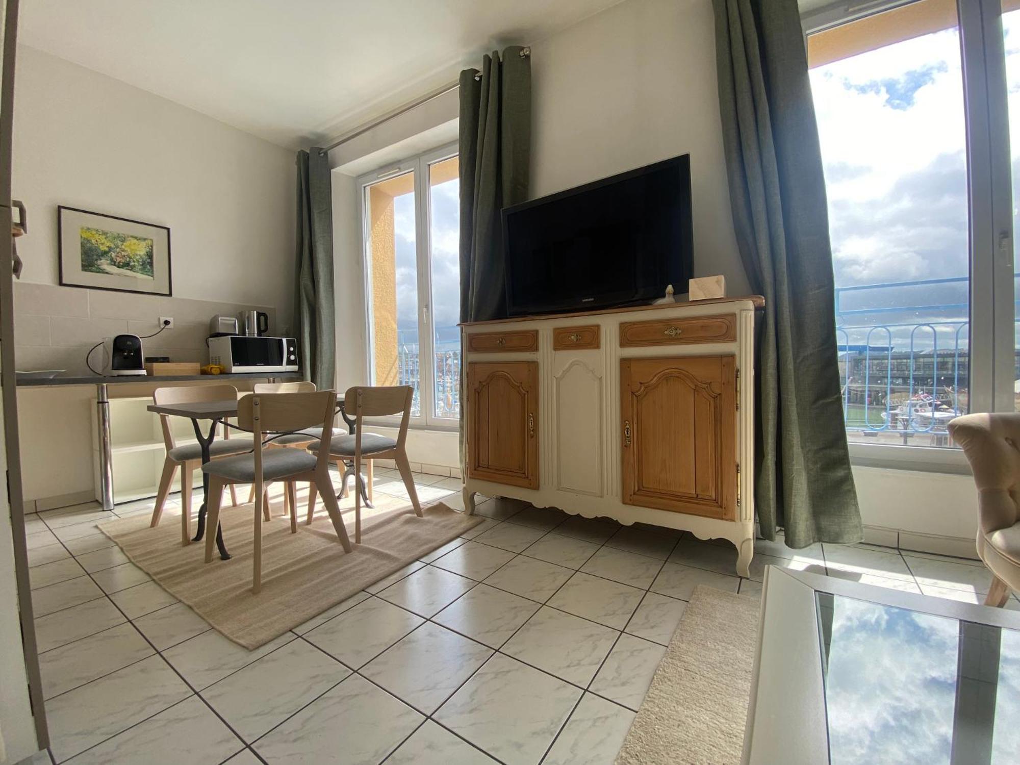 Apartment Etablissement 3 Etoiles Avec Ascenseur, 3 Lumineux Vue Port Avec Balcon, 200m De La Mer, Wifi Fibre, Tous Service Inclus Dieppe