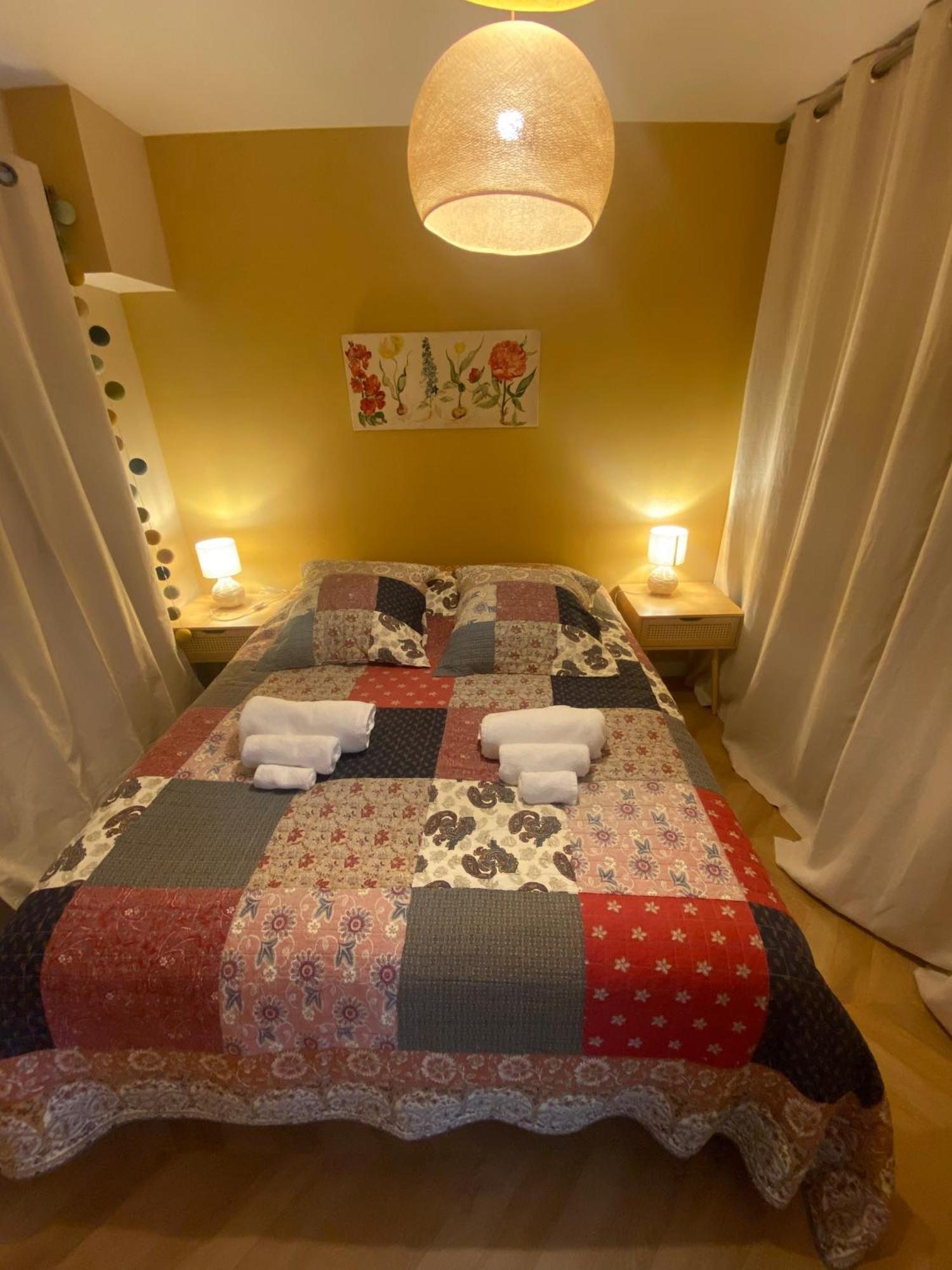 Etablissement 3 Etoiles Avec Ascenseur, 3 Lumineux Vue Port Avec Balcon, 200m De La Mer, Wifi Fibre, Tous Service Inclus