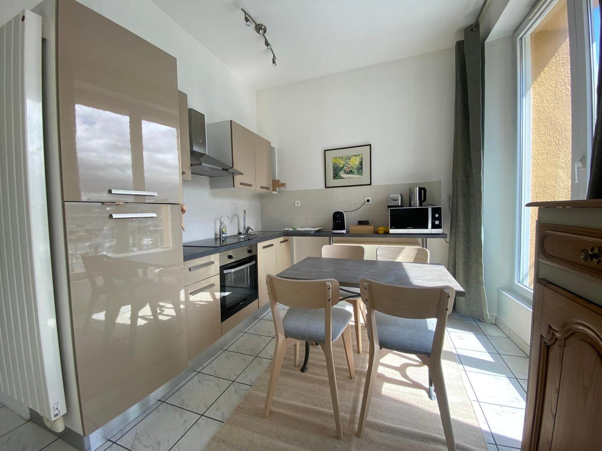 Etablissement 3 Etoiles Avec Ascenseur, 3 Lumineux Vue Port Avec Balcon, 200m De La Mer, Wifi Fibre, Tous Service Inclus * Dieppe