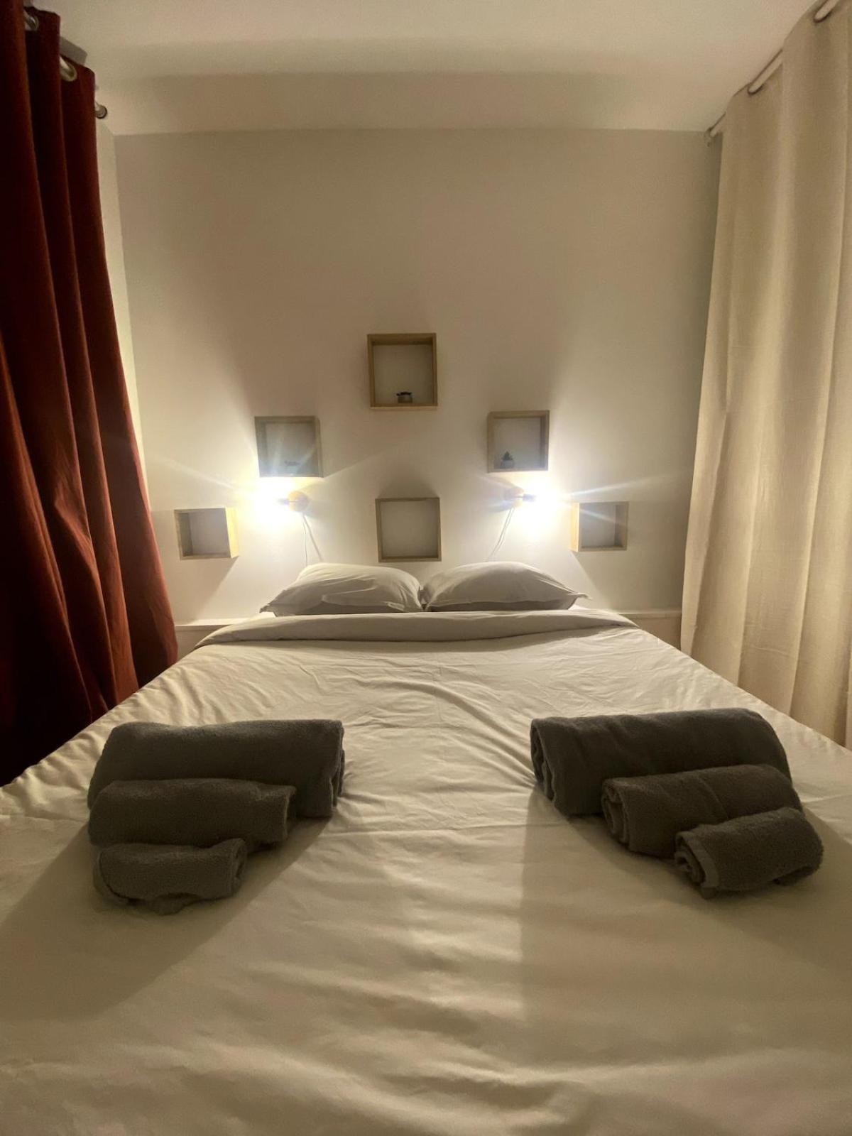 Etablissement 3 Etoiles Avec Ascenseur, 3 Lumineux Vue Port Avec Balcon, 200m De La Mer, Wifi Fibre, Tous Service Inclus Apartment